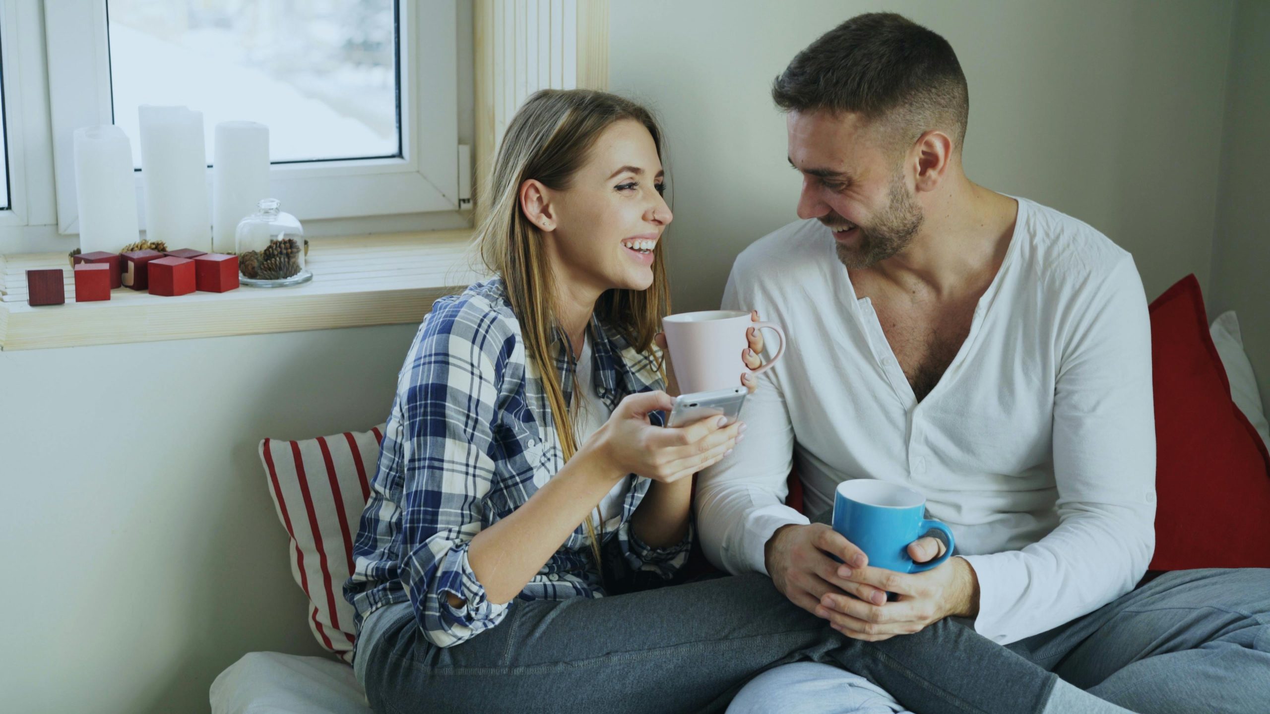 7 Red Flags That Can Seem Romantic at First
