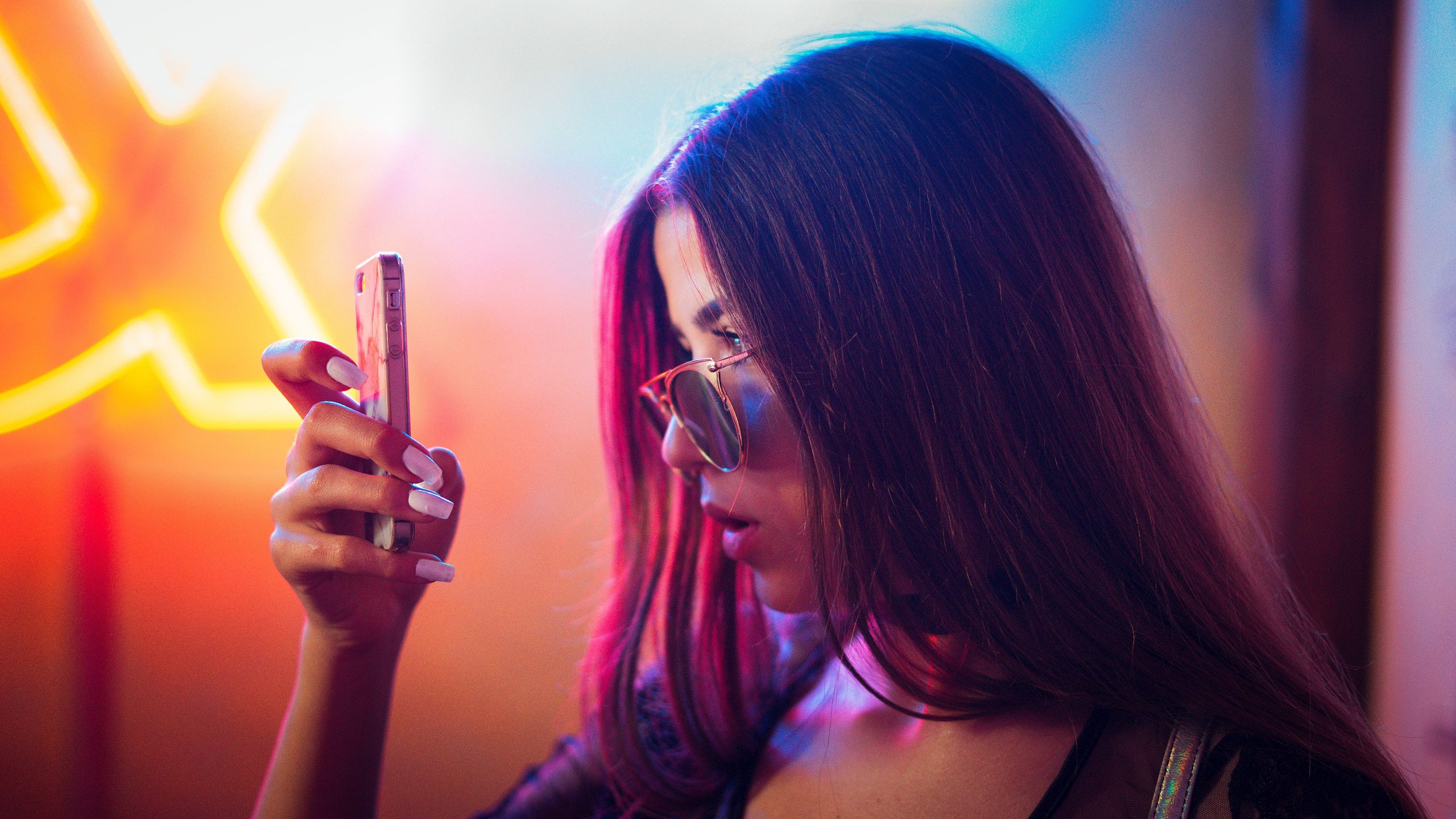 25 Online Dating Red Flags