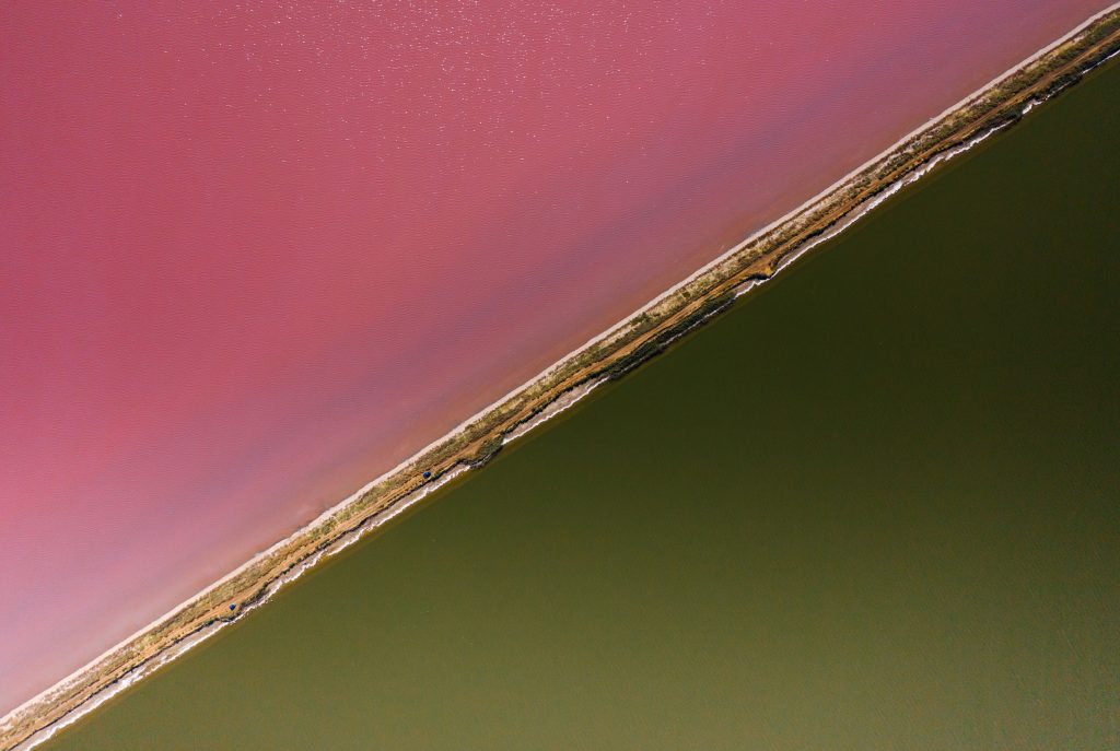 15 Photos So Beautiful You’ll Forget to Scroll pink lake