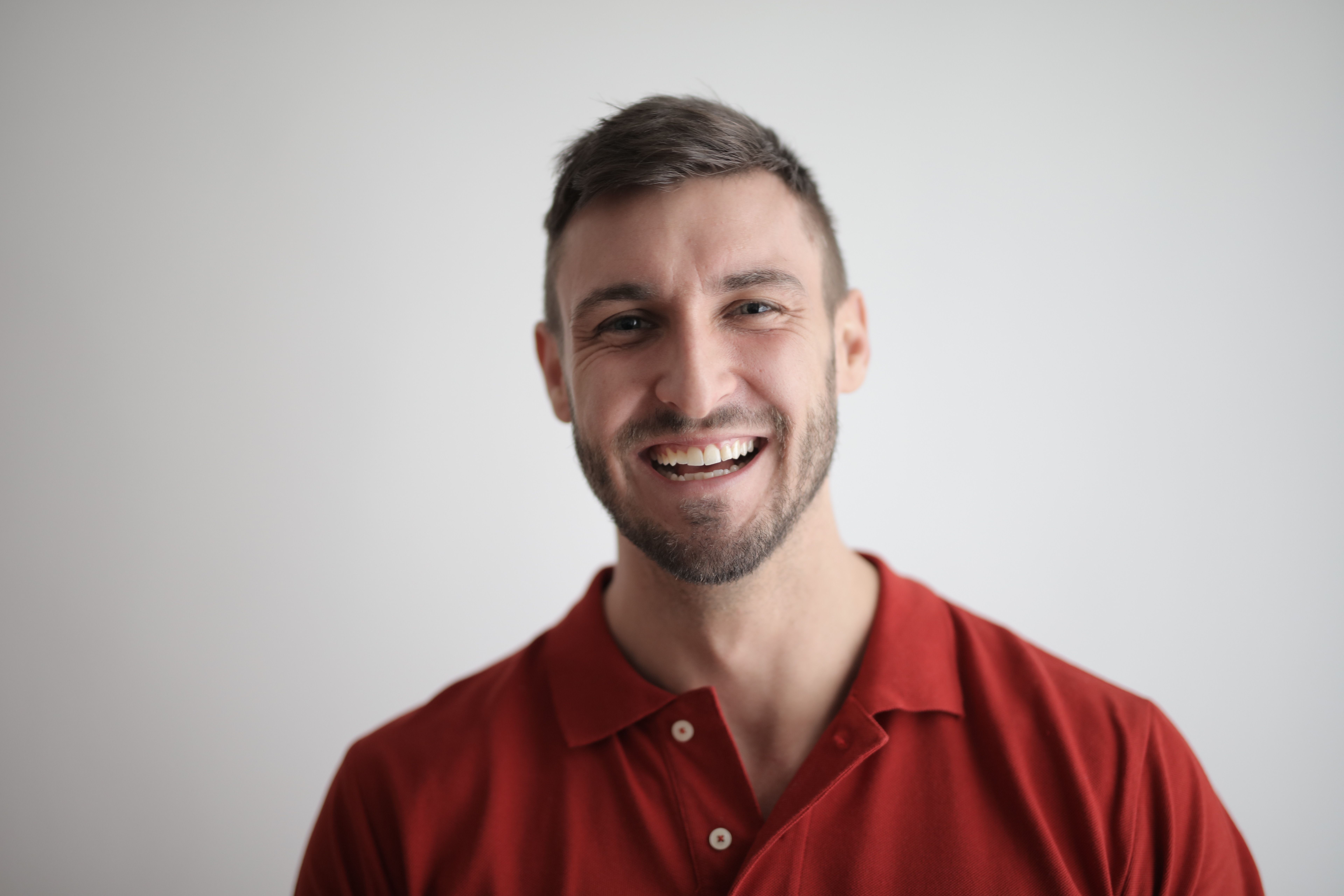 10 Differences Between a Good Dating Profile Photo and a Bad One