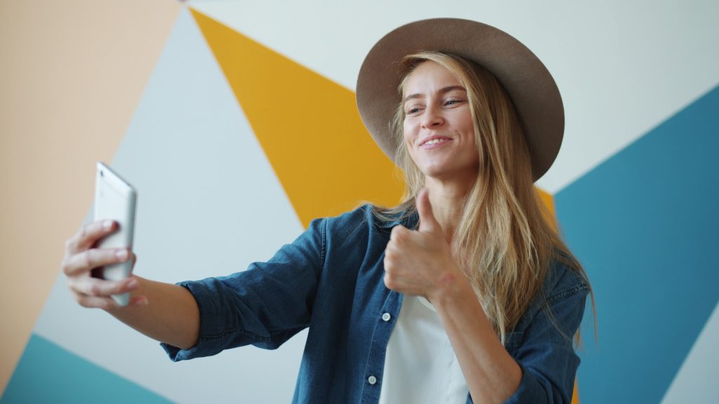 10 Differences Between a Good Dating Profile Photo and a Bad One
